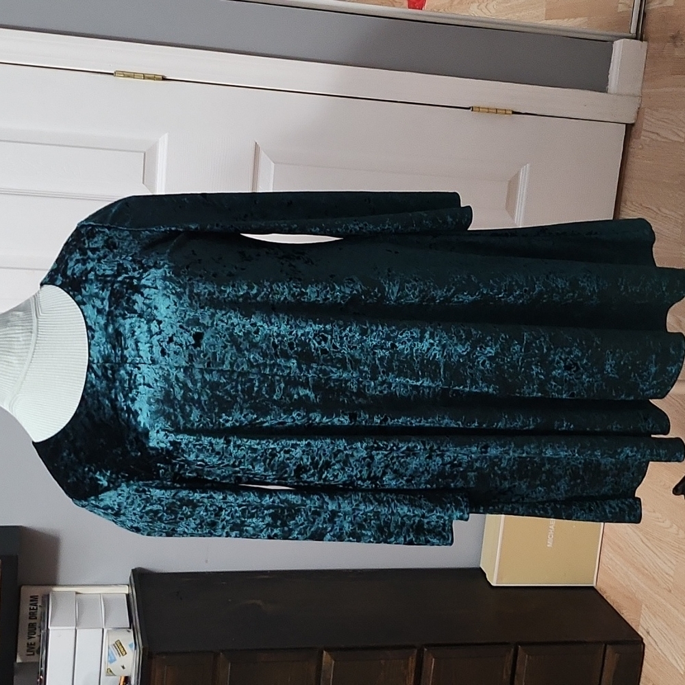CONTEXT exclusively at lord and Taylor velvet dress.